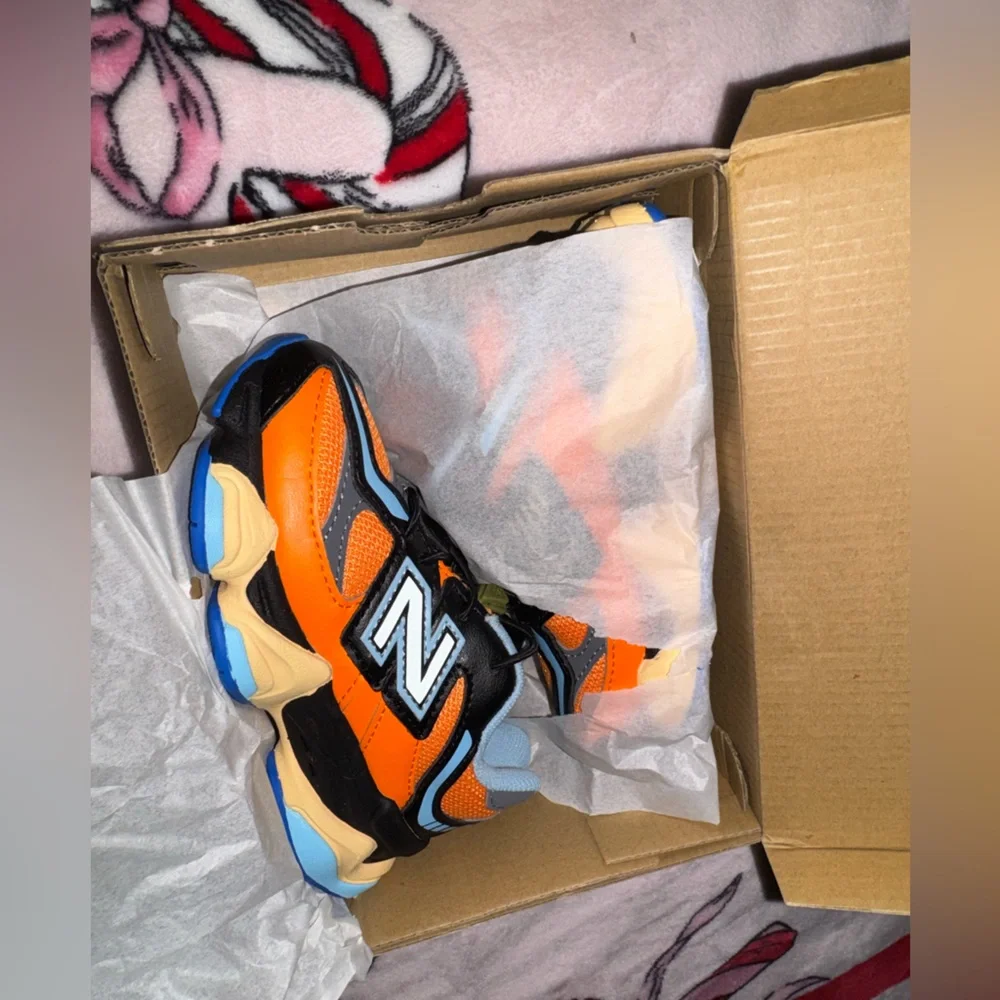NEW IN BOX New Balance 9060 